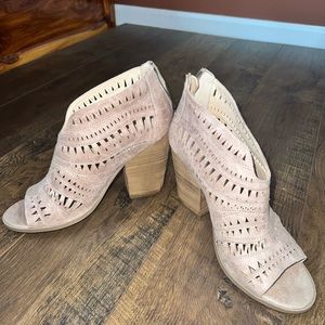 Not Rated Size 9.5 open toe bootie heels with zipper closure, Tan/Beige